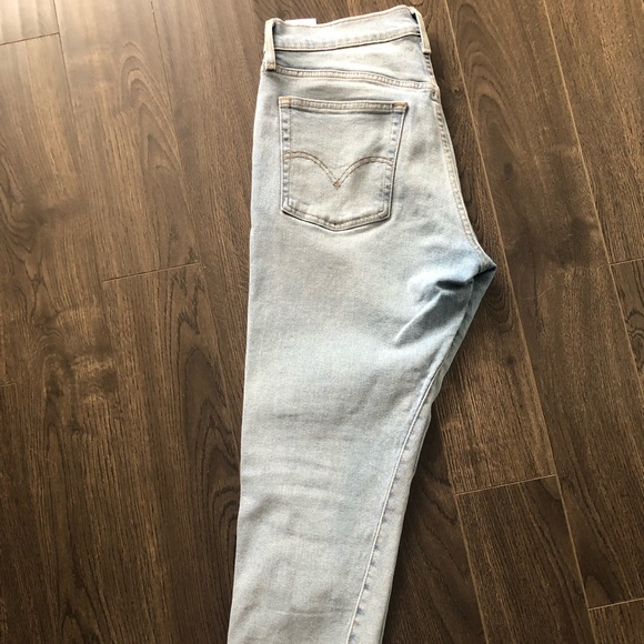 Faded denim cropped length Levis - Picture 2 of 5
